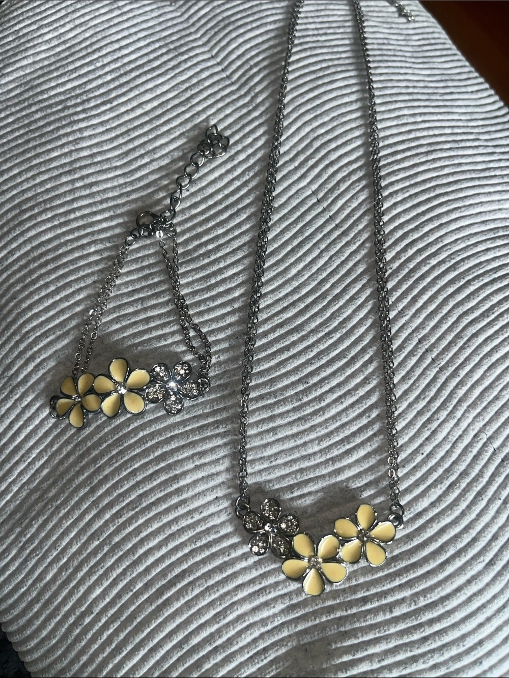 Paparazzi Yellow Flower Pendant Necklace and Bracelet Set